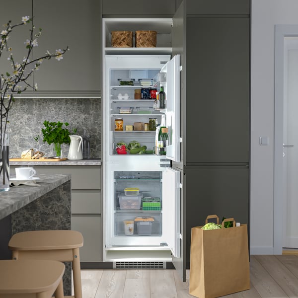 An IKEA 500 integrated RÅKALL fridge/freezer