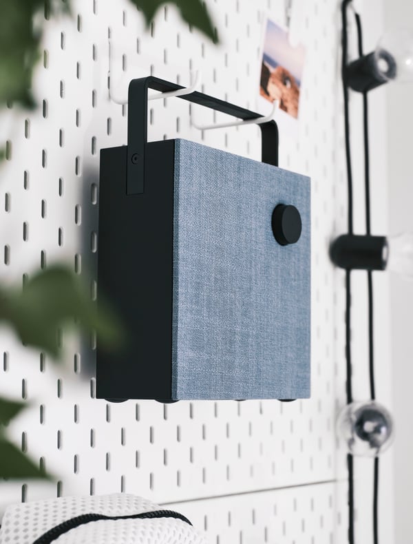 A black VAPPEBY bluetooth speaker