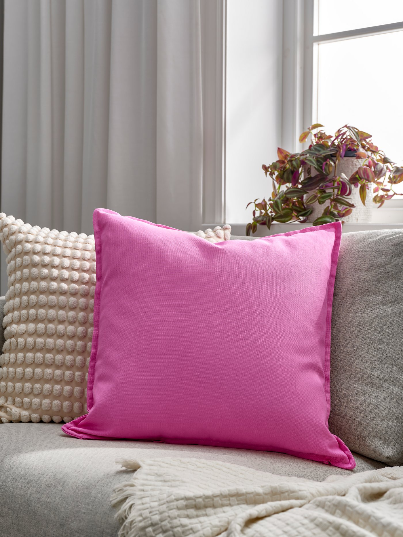 A pink GURLI cushion cover