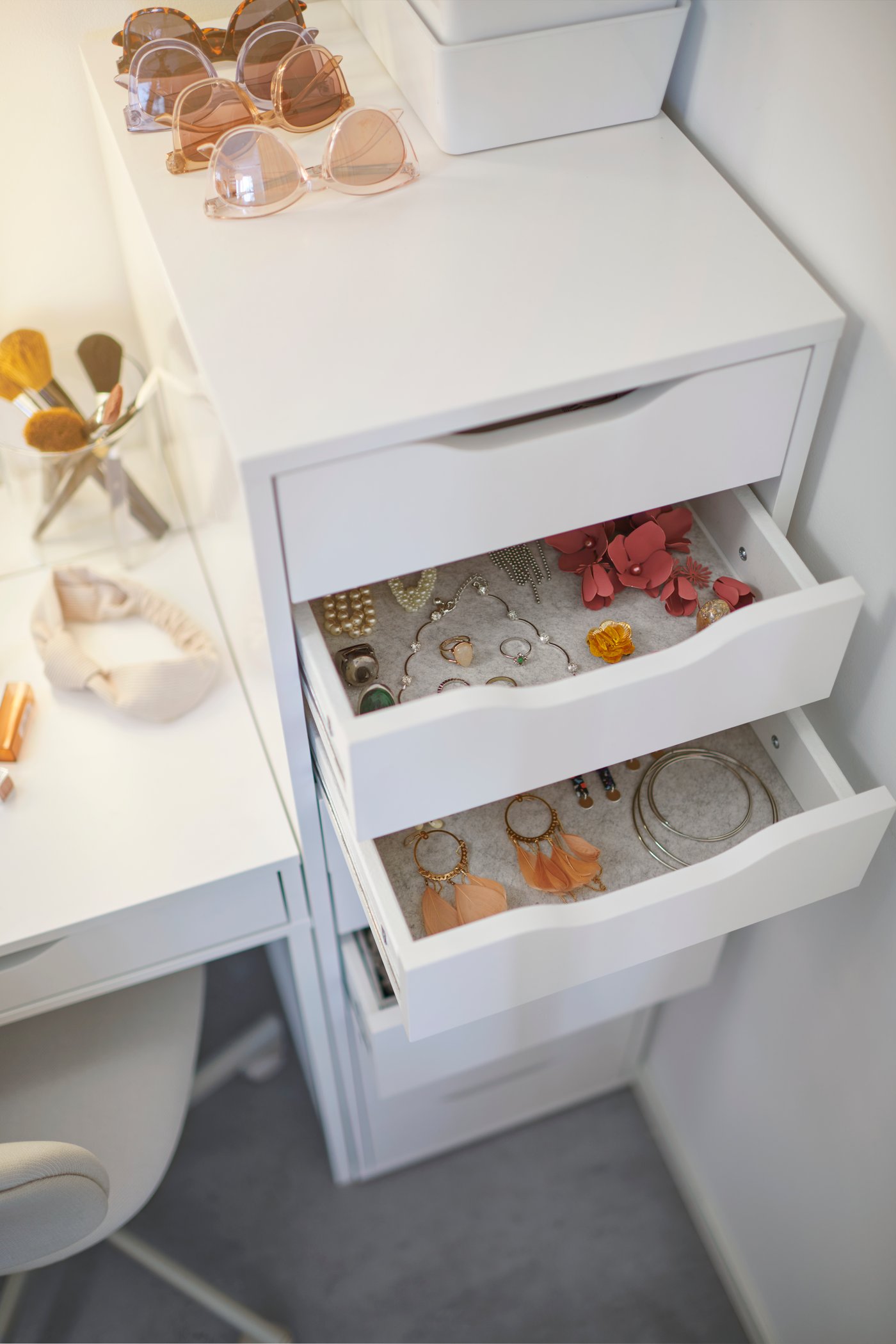 A white ALEX drawer unit with 9 drawers