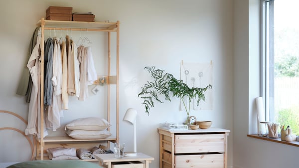 A white DRÖNJÖNS letter tray in the bedroom