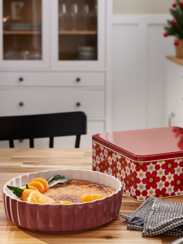 A floral pattern red VINTERFINT tin with lid