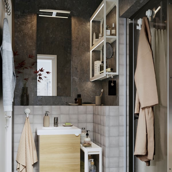 A beige BJÄLVEN bath robe in the bathroom