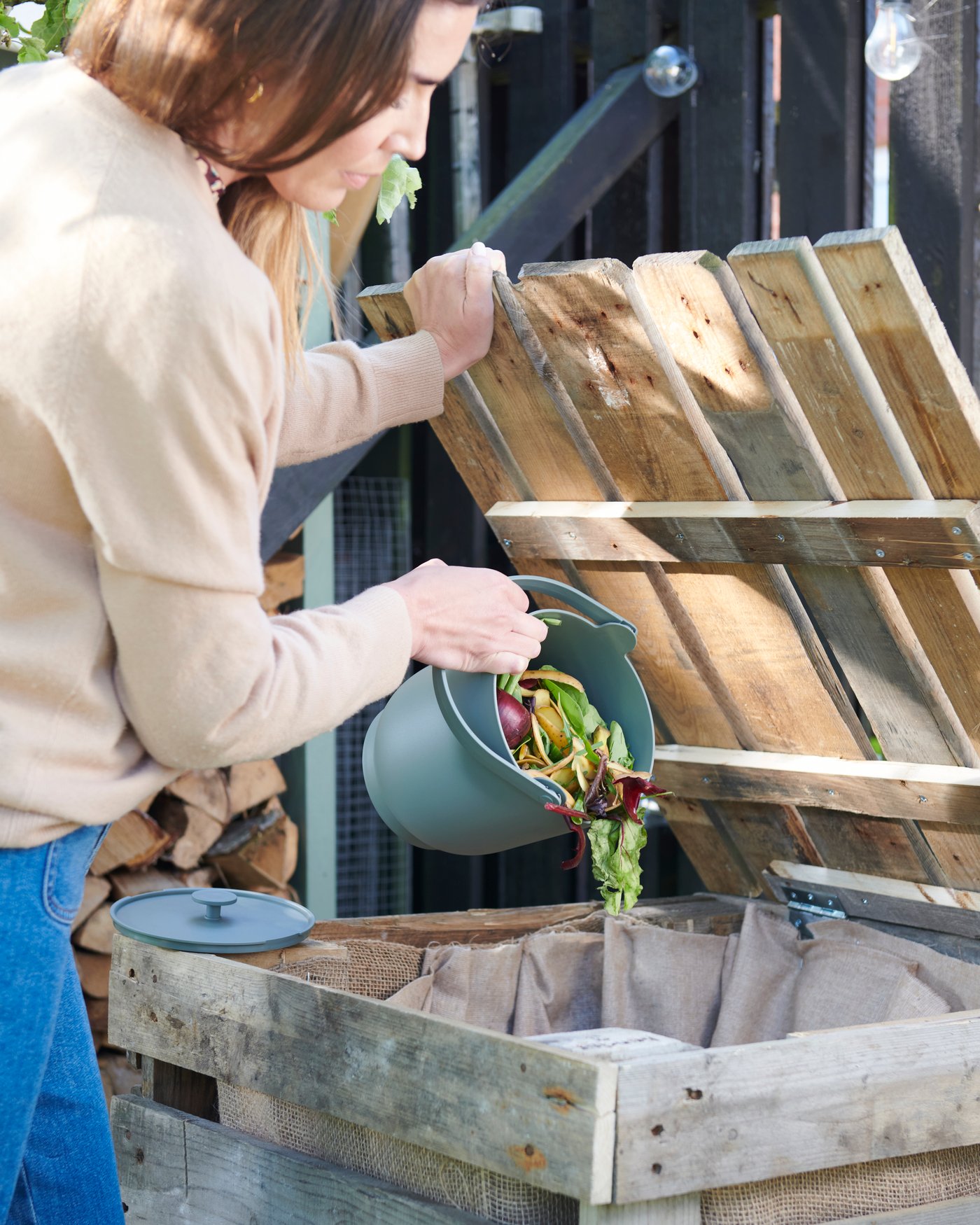 Poubelle FARMARKVAST gris-vert avec couvercle pour les déchets organiques à l'extérieur