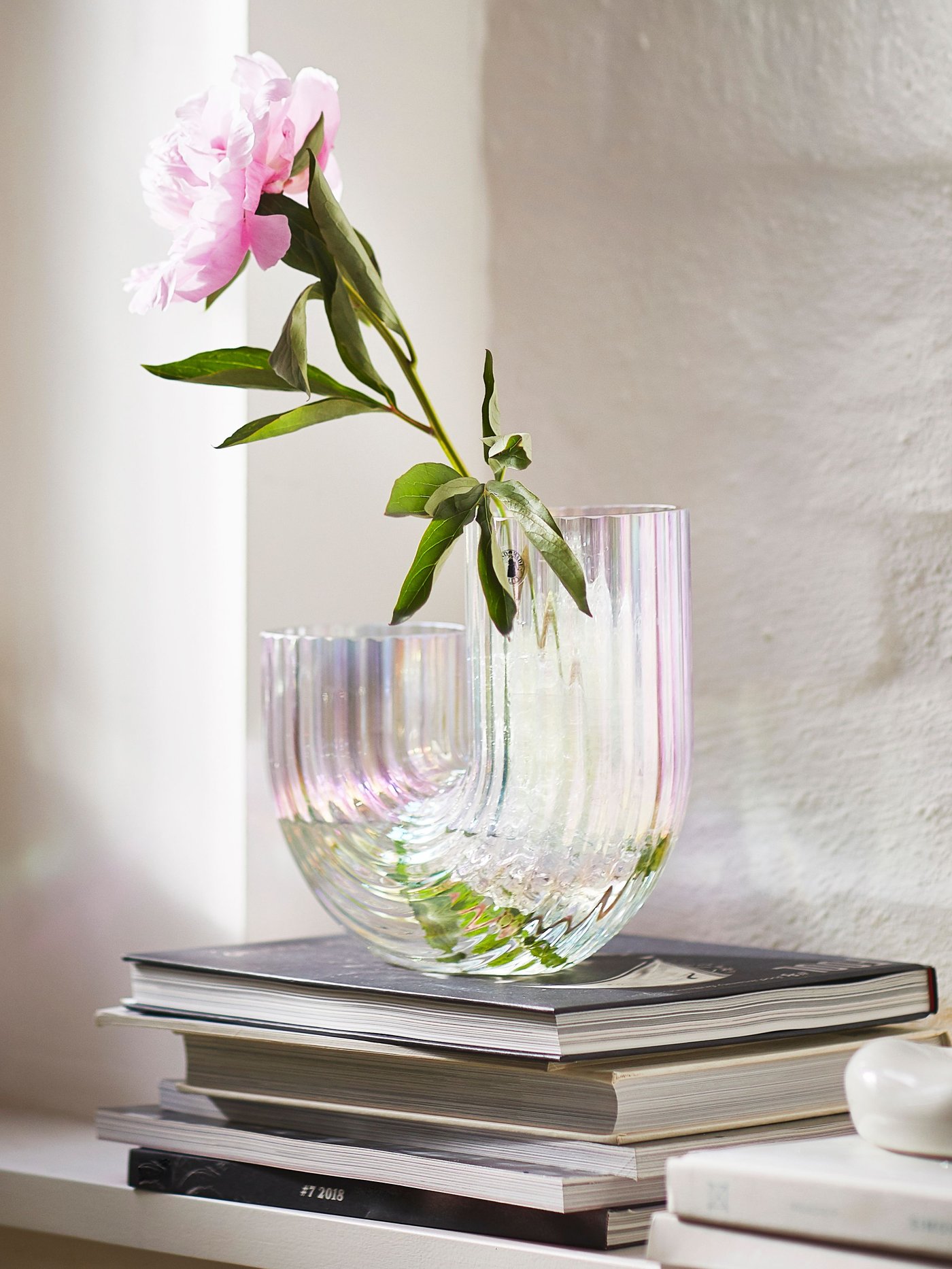 A mother-of-pearl colour RÄFFELBJÖRK vase