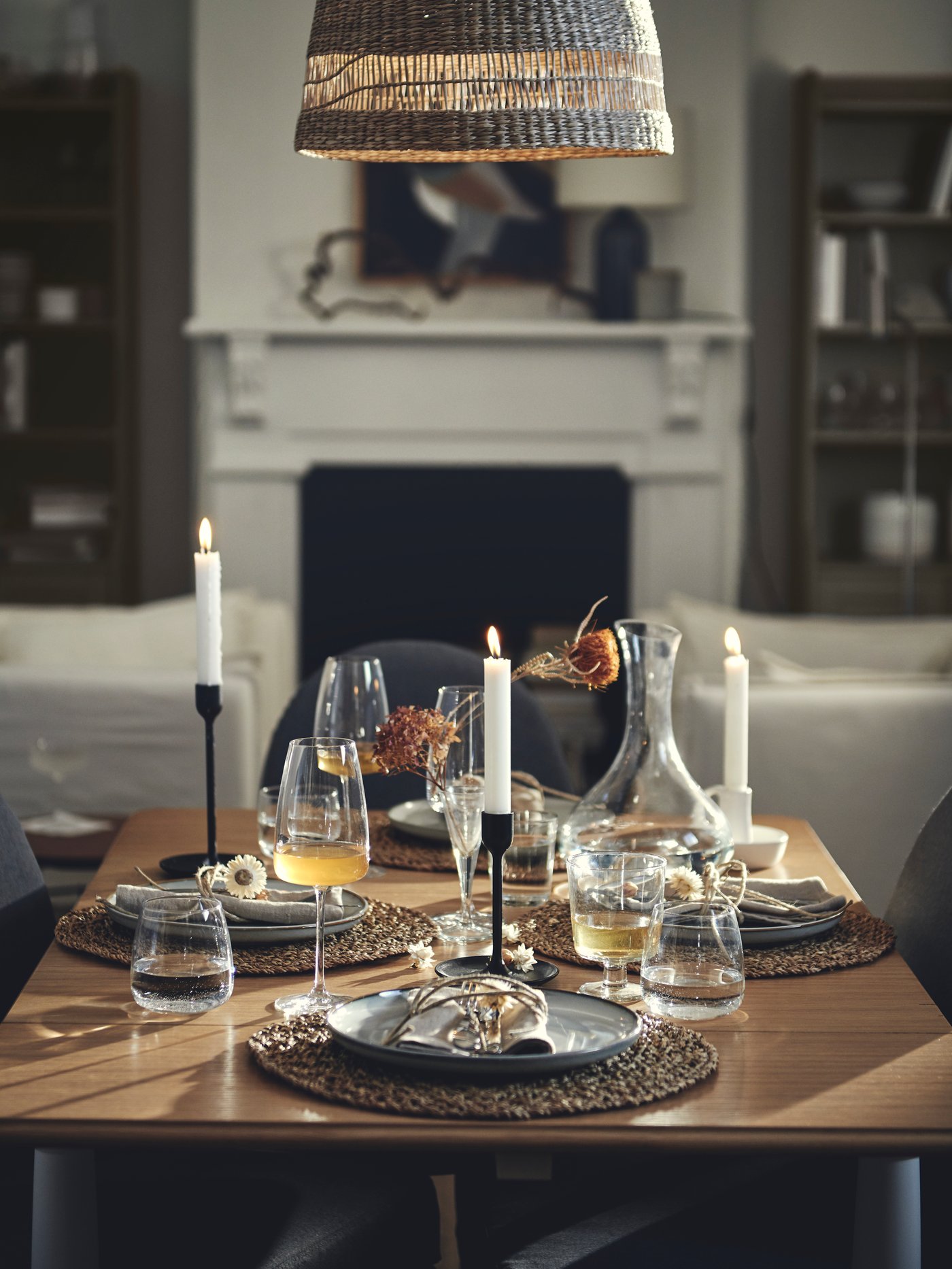 An oak veneer/white DANDERYD drop-leaf table