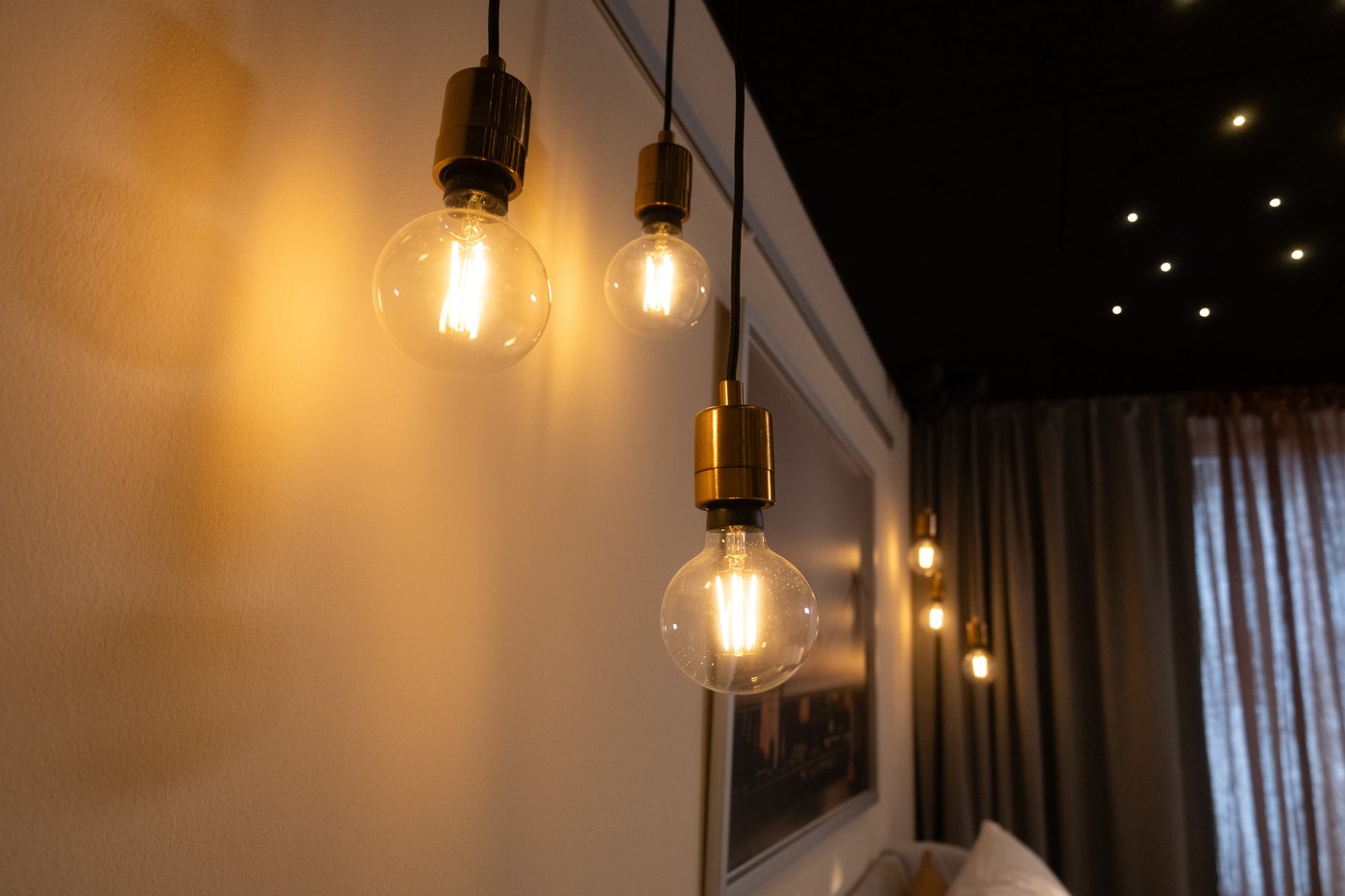 A brass-plated/clear glass LUNNOM pendant lamp with light bulb