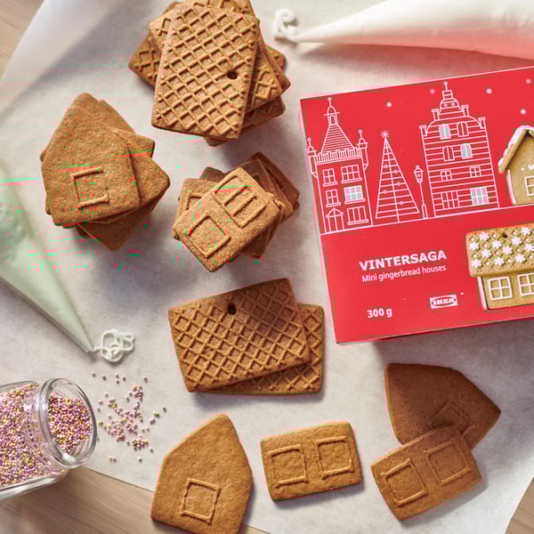 A VINTERSAGA mini gingerbread house