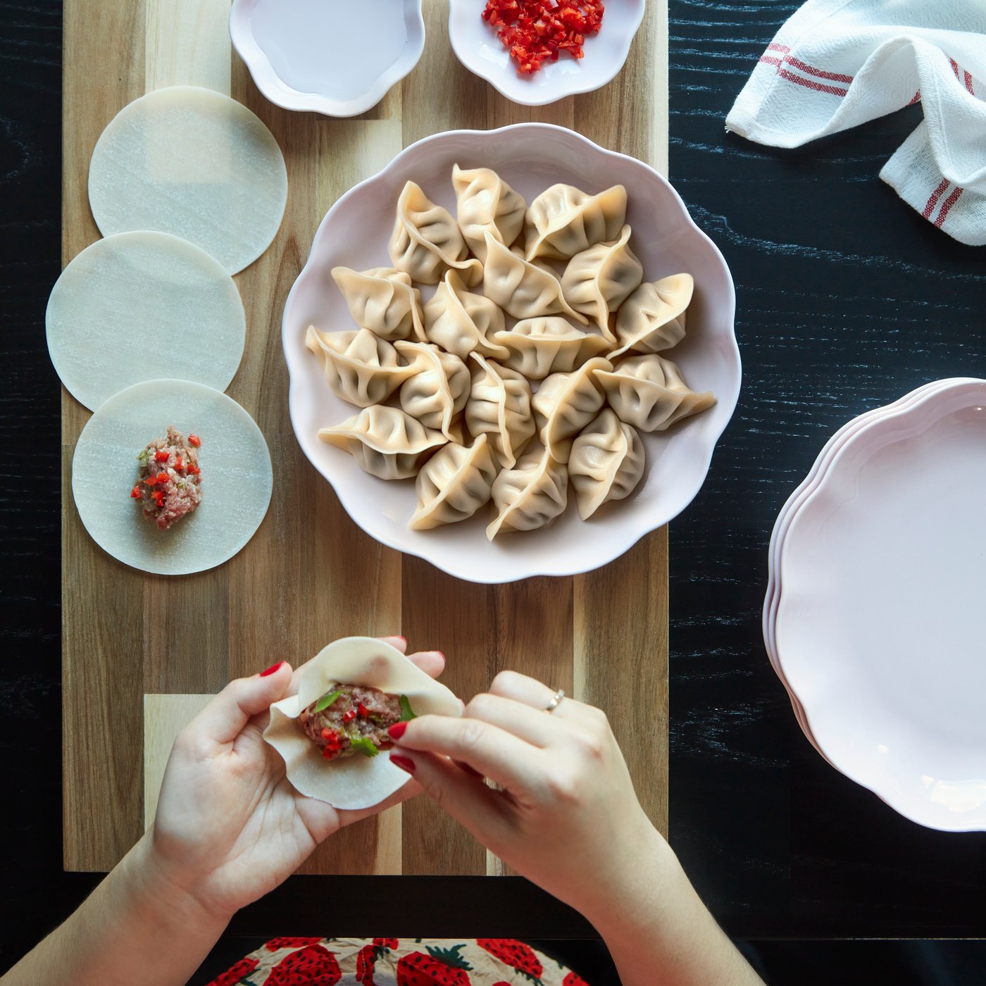 A pink/petals FÖSSTA deep plate