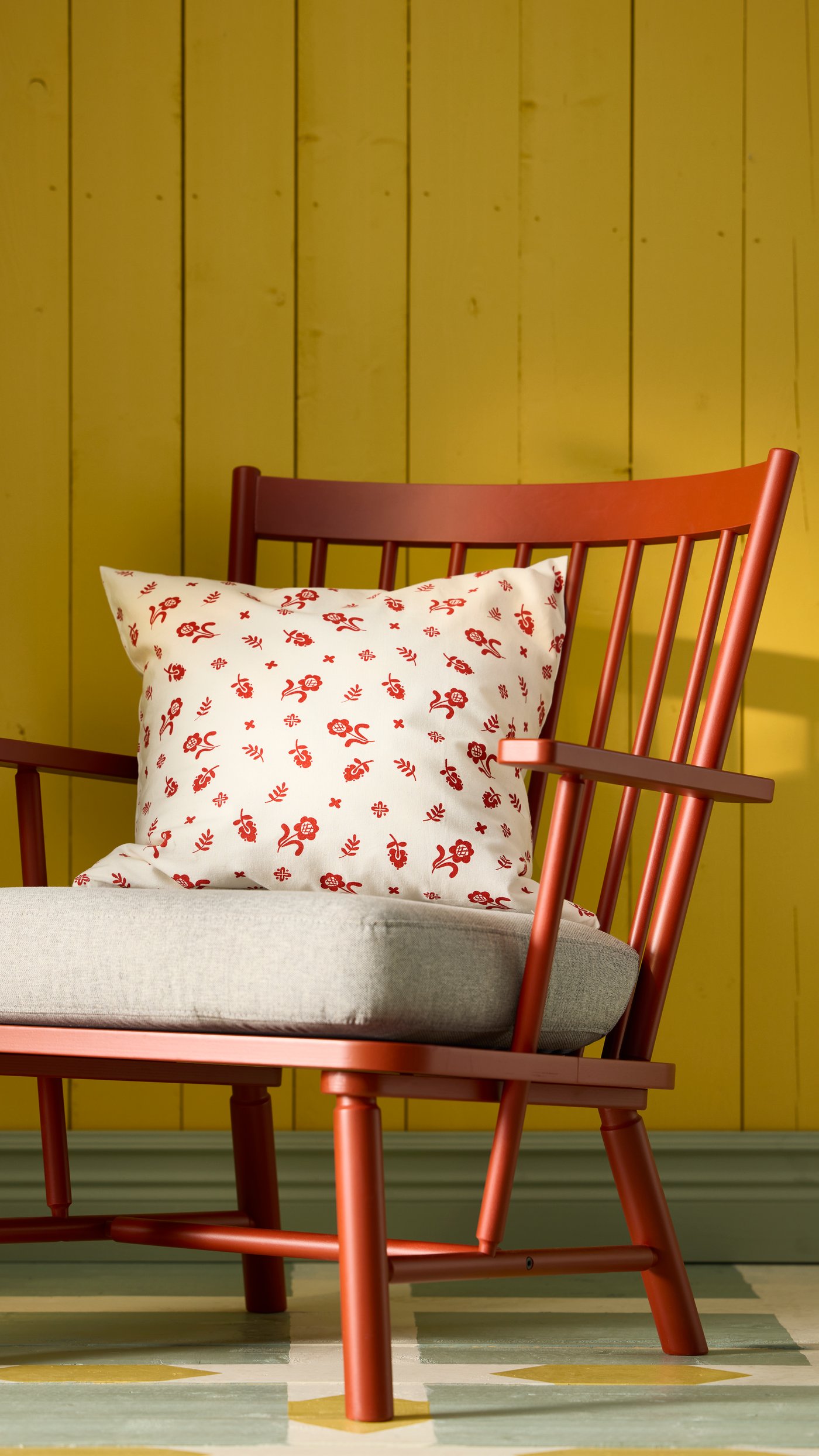 A brown-red/Tibbleby beige/grey PERSBOL armchair