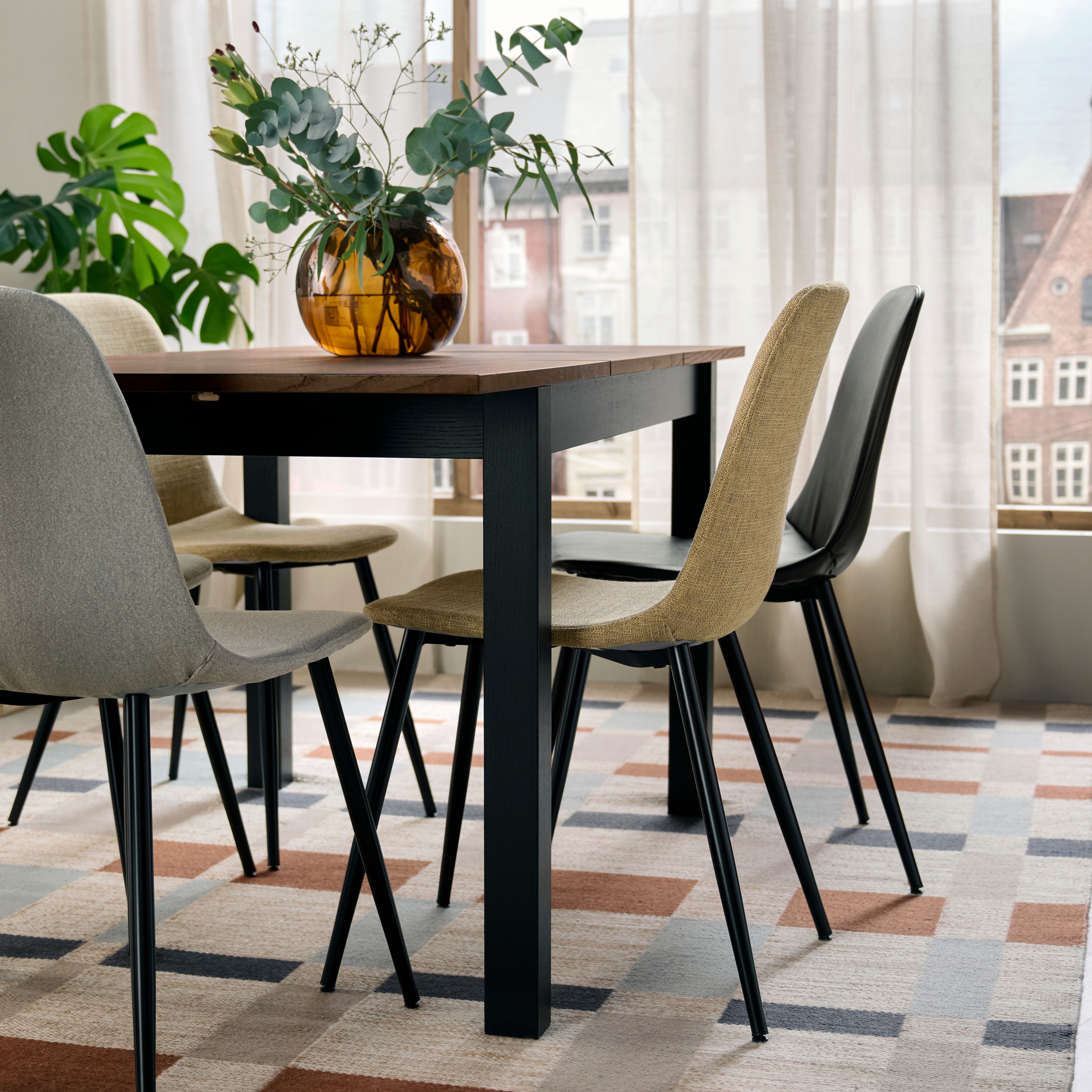 Tables, chairs & dining furniture