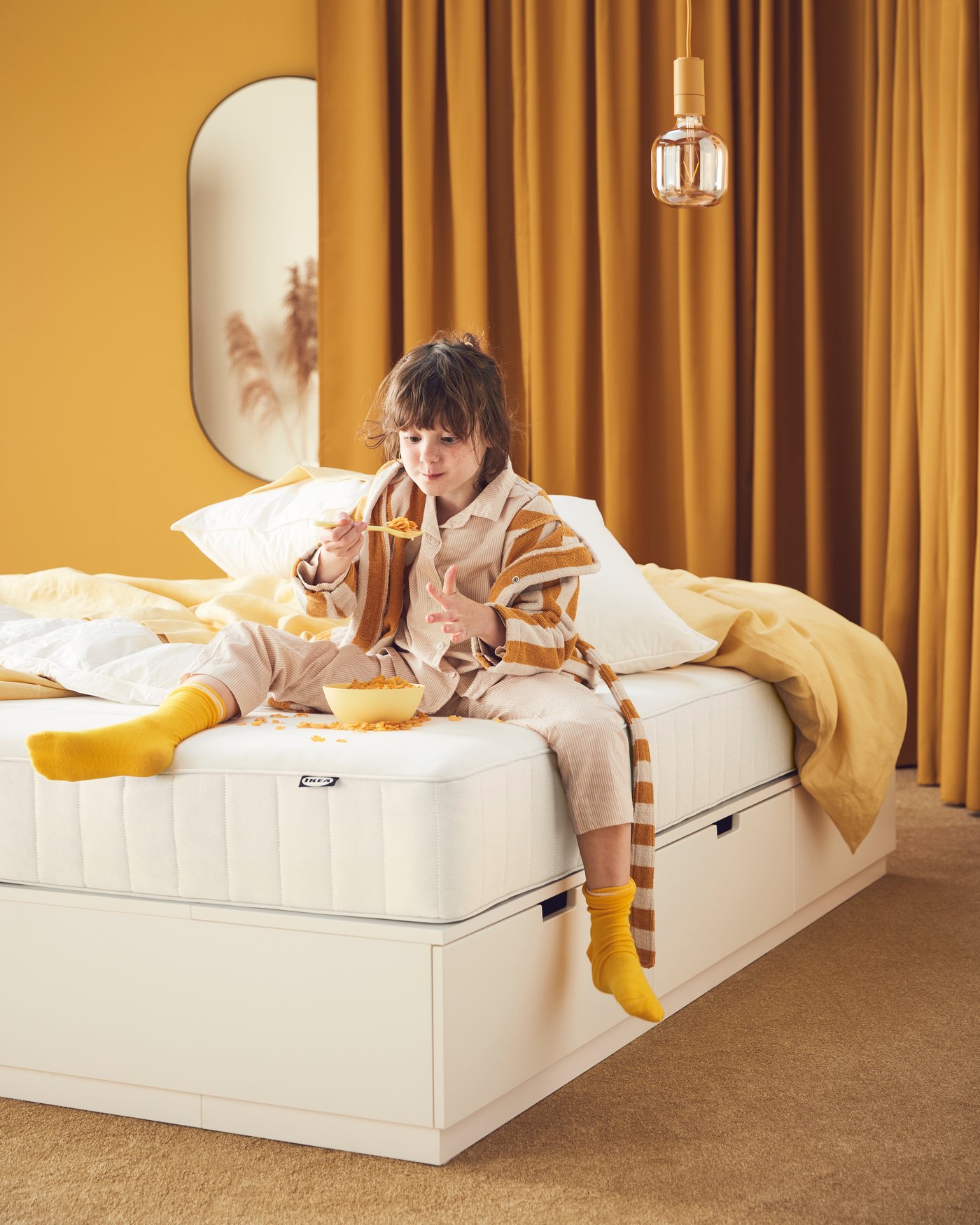 A dark yellow textile SUNNEBY cord set in the bedroom