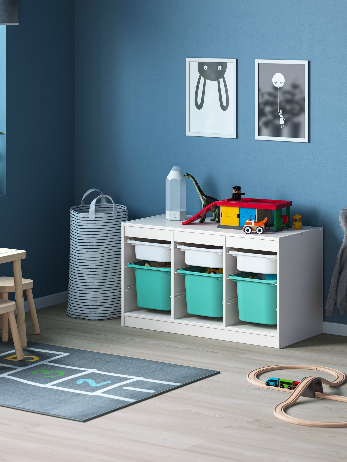 Une lampe de table LED PELARBOJ multicolore