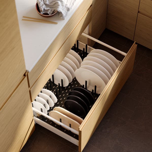 A beech SMÖRLING serving tray in the kitchen