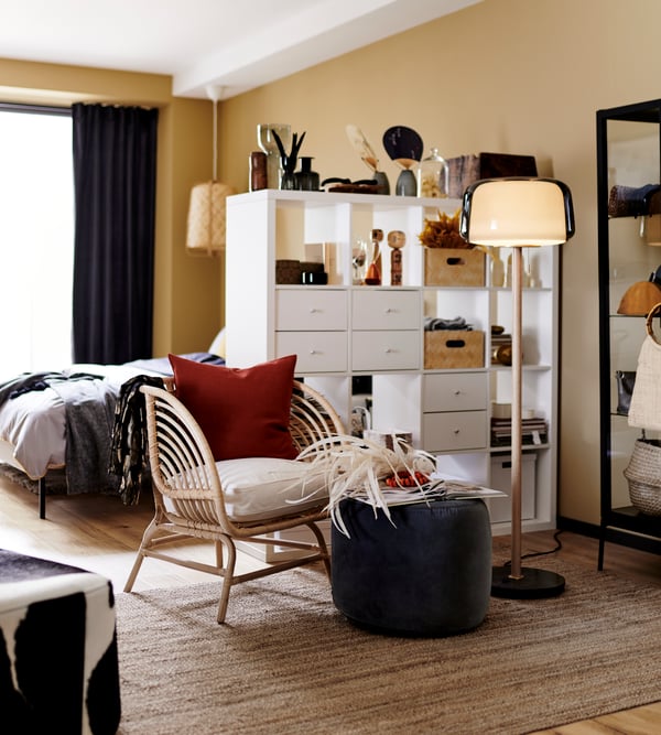 A bamboo/handmade KNIXHULT pendant lamp in the living room