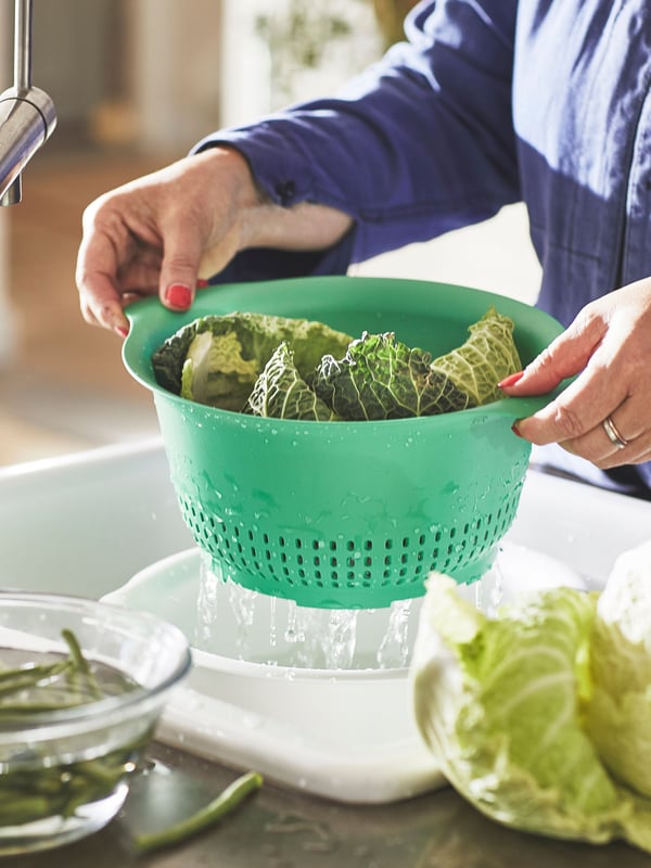 A bright green UPPFYLLD colander