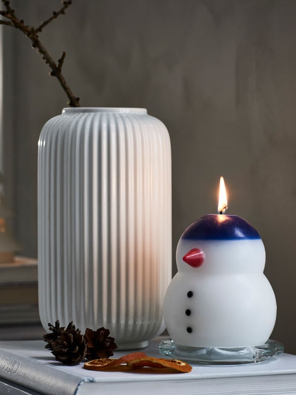 A snowman white VINTERFINT unscented pillar candle