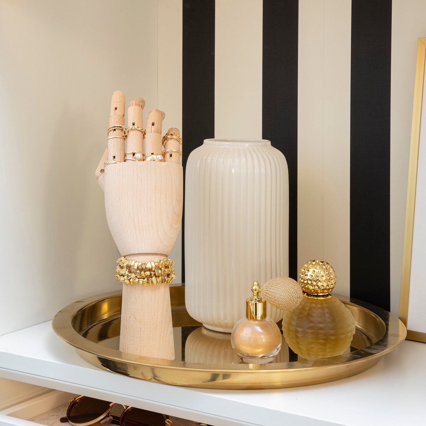 A white STILREN vase