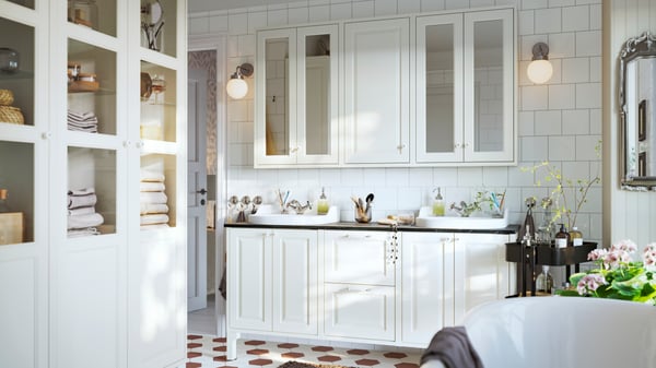 A bathroom featuring white TÄNNFORSEN wash-stands with doors and drawers, mirror cabinets with doors and three high cabinets.