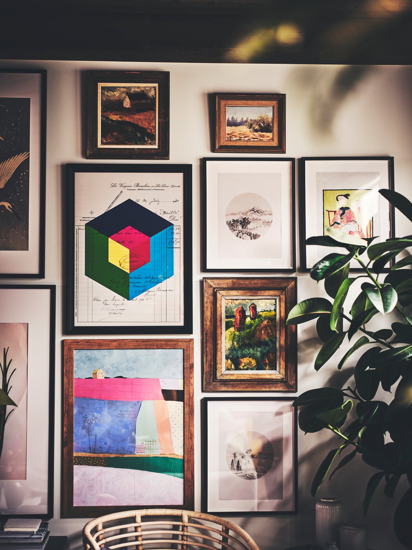 cuadros FISKBO en la sala