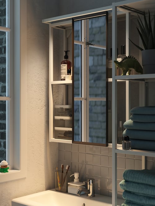 Bathroom featuring a white led bathroom lighting strip made of aluminium, placed on a white wall frame with shelves.