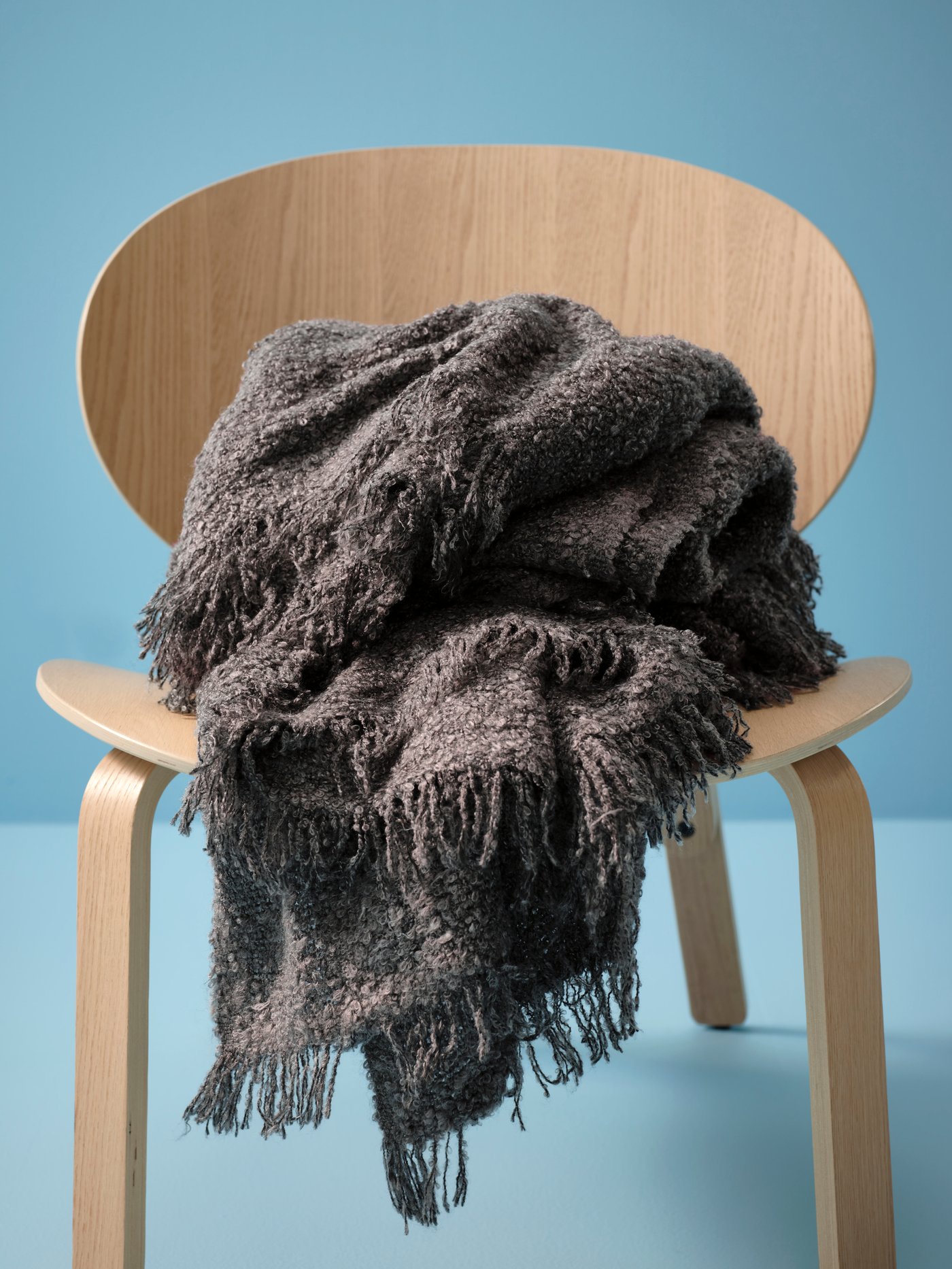 An anthracite SANDBRODD throw