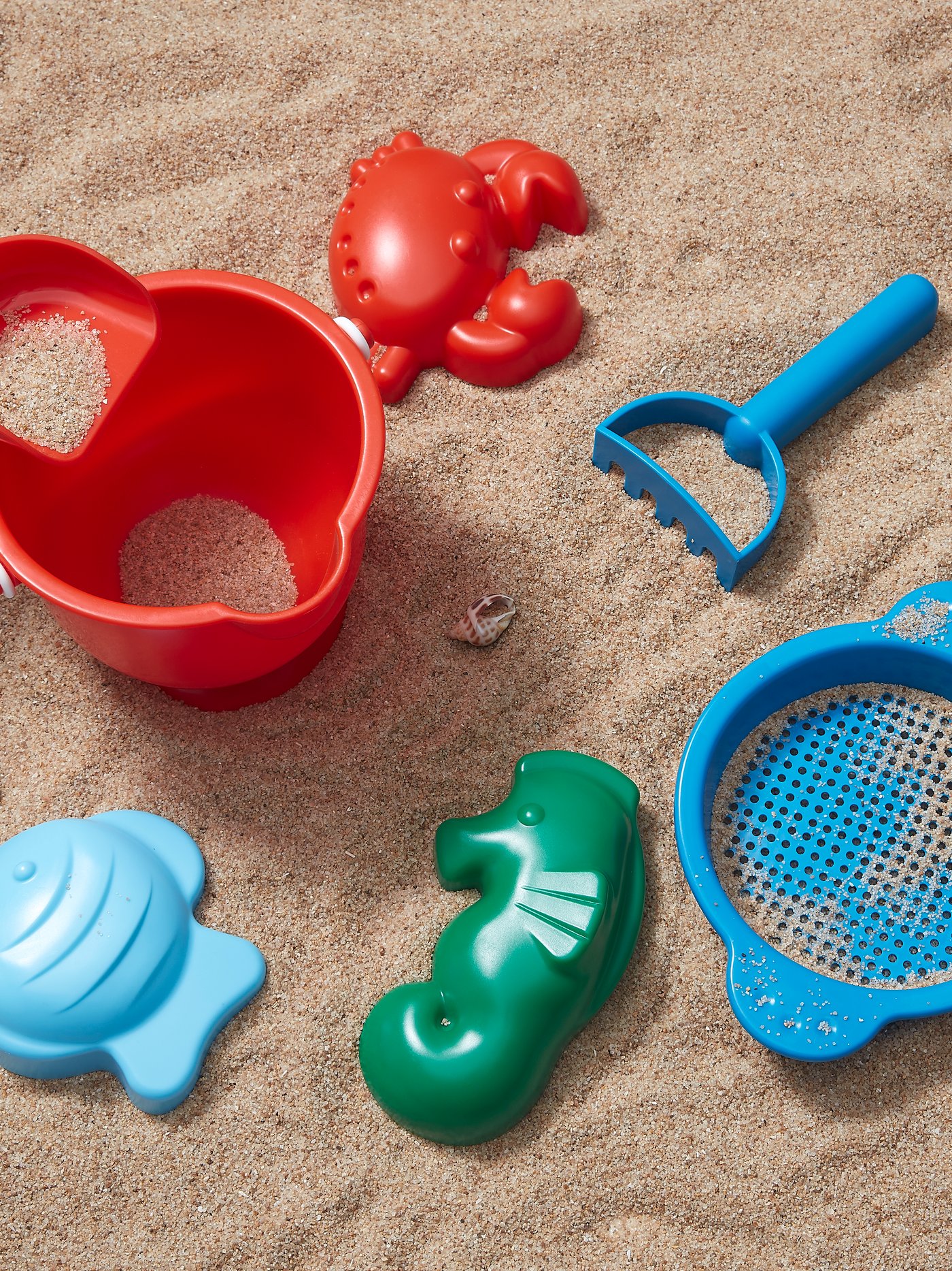 A SANDIG 7-piece sand play set