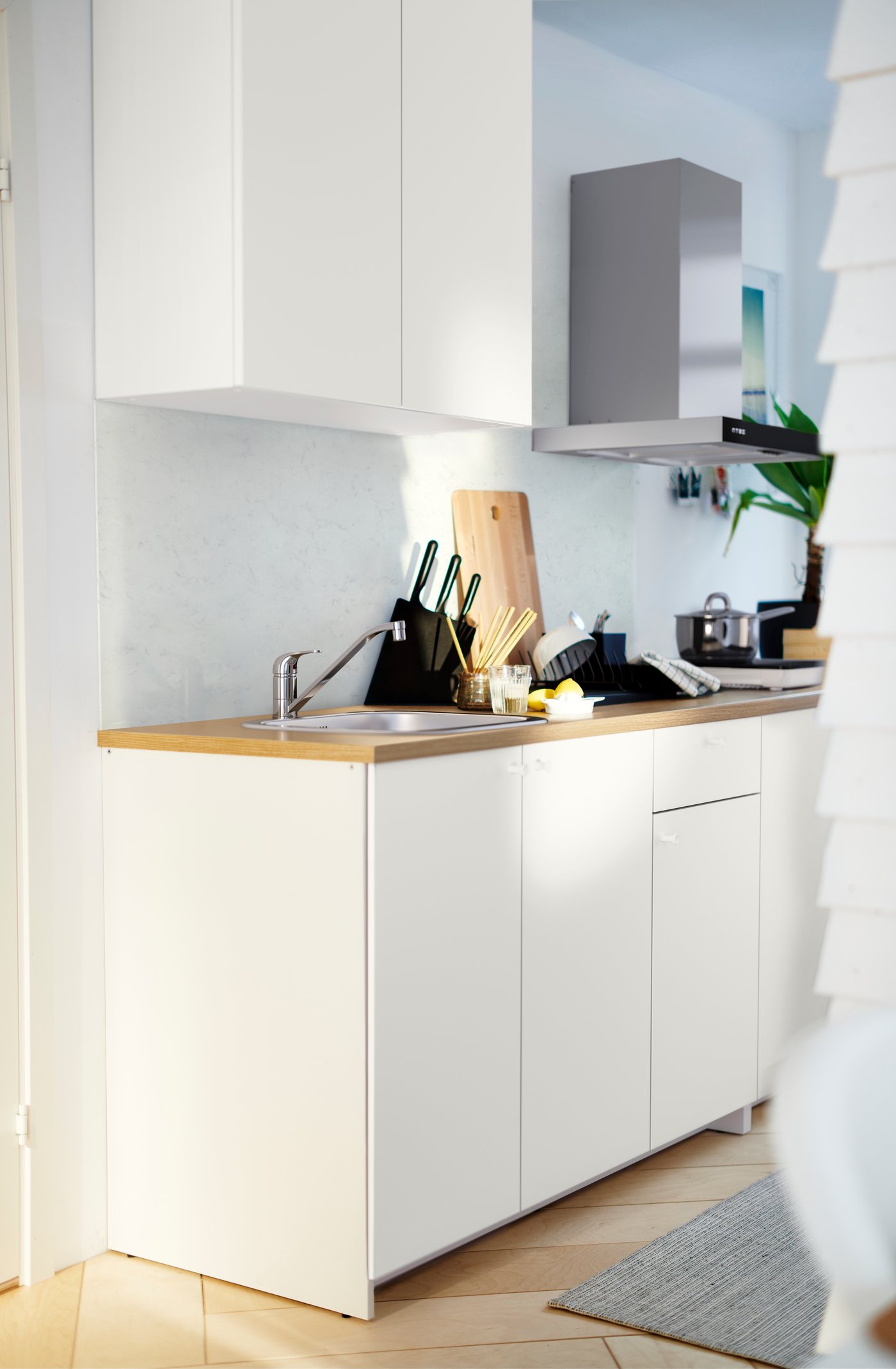 A black JÄMFÖRA knife block with 3 knives