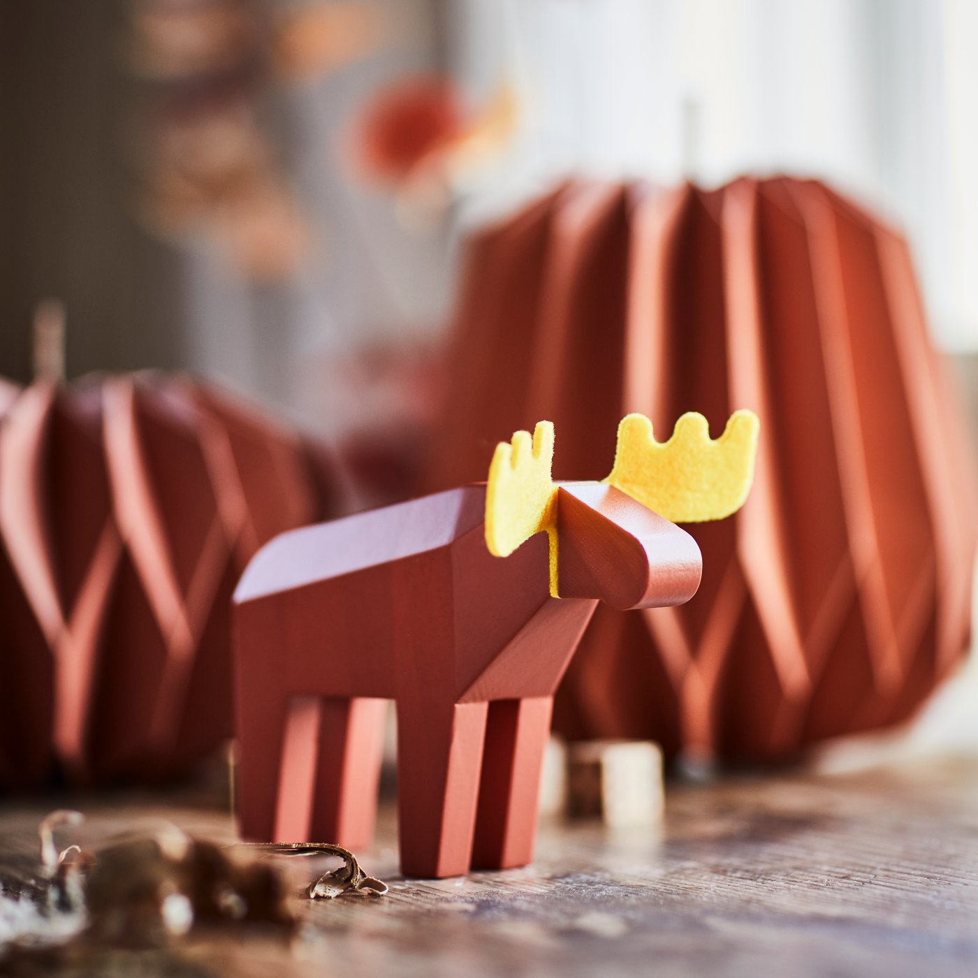 An orange/beige-yellow HÖSTAGILLE decoration, moose