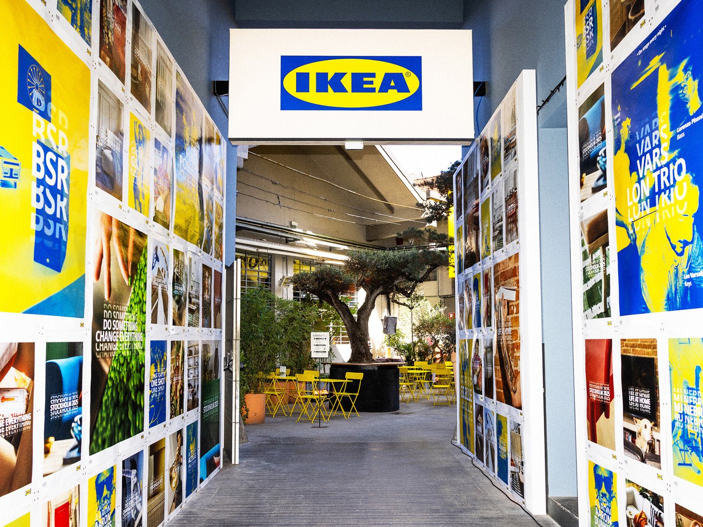 Entrata del Fuorisalone in cui espone IKEA, in via vigevano 18 milano