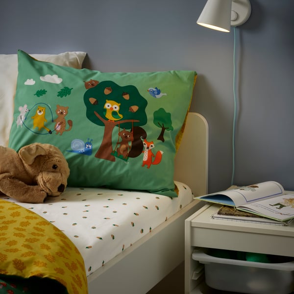 An acorn pattern/multicolour BRUMMIG fitted sheet