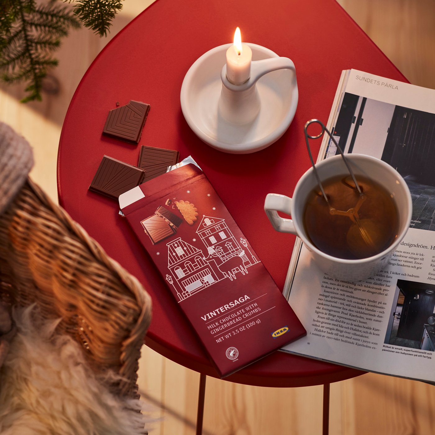 A gingerbread crumbs Rainforest Alliance Certified VINTERSAGA milk chocolate tablet