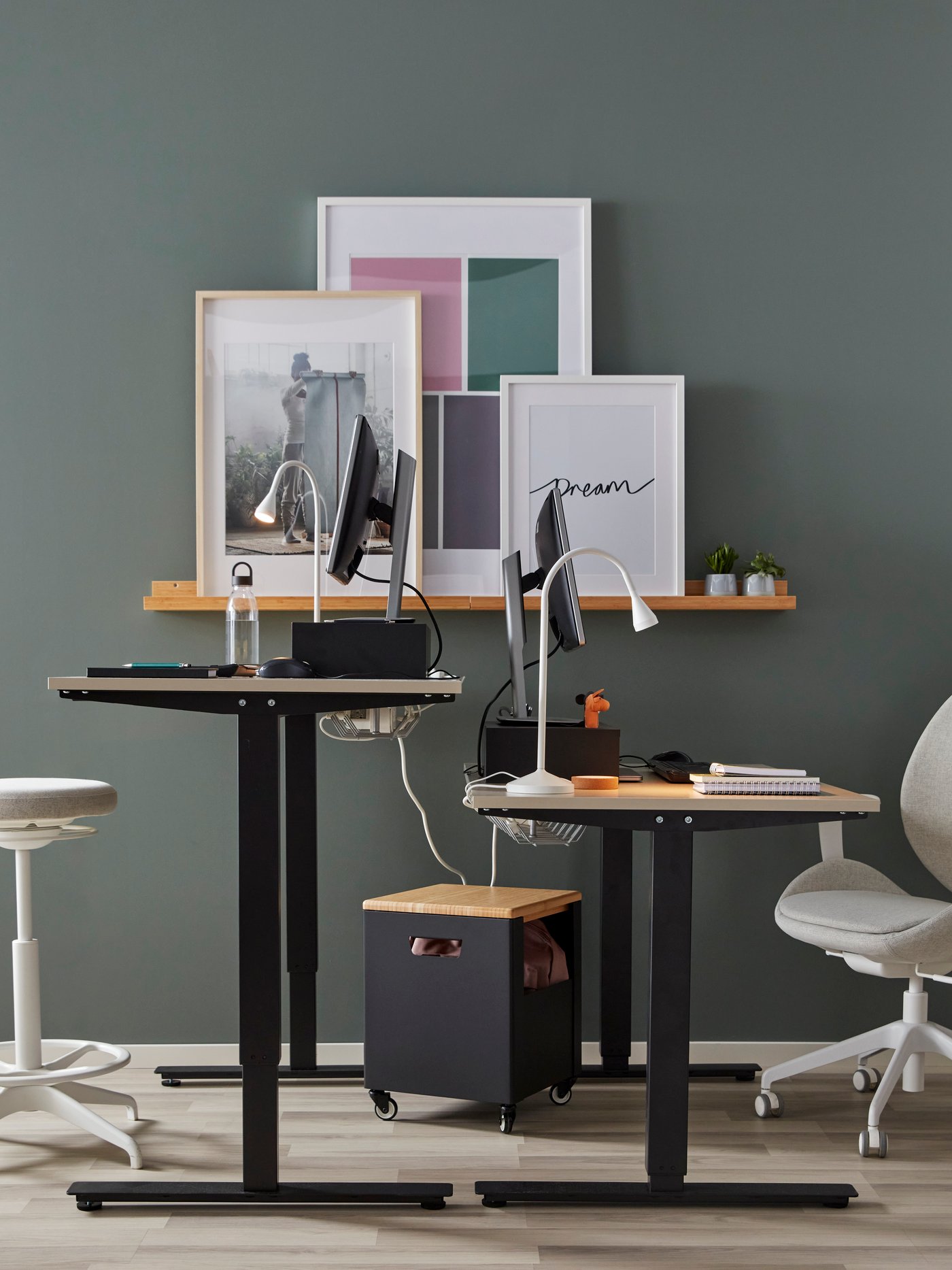 A Gunnared medium grey HATTEFJÄLL office chair with armrests