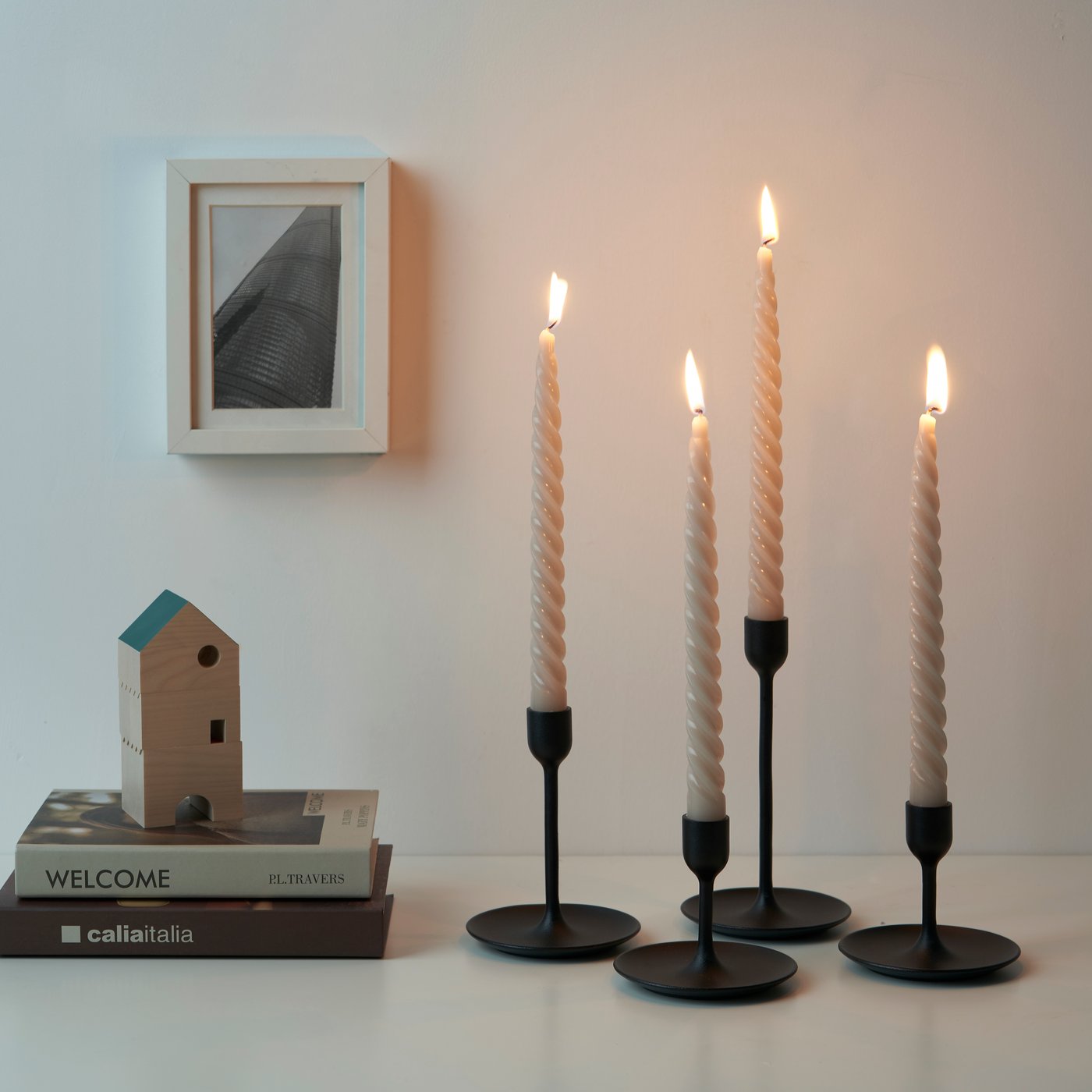 Unscented gray-beige CONTORTATALL candle holders in FULLTALIG candle holders.
