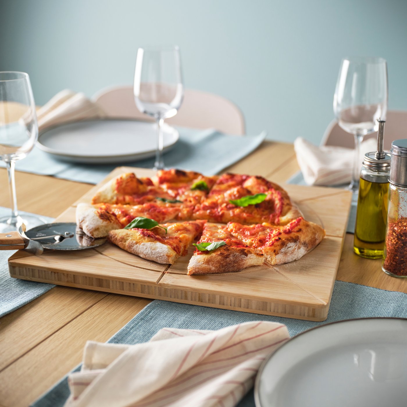 A stainless steel/beech HAVSTULPAN pizza cutter