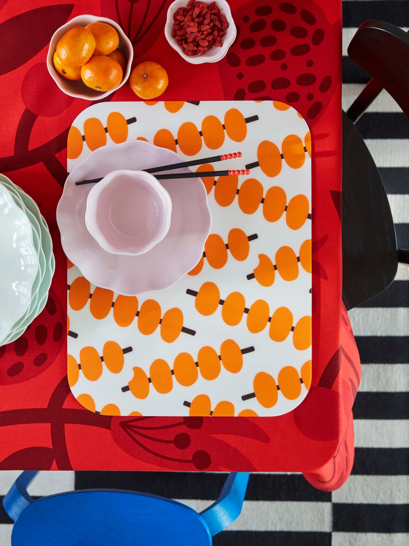A red/candied hawthorn FÖSSTA place mat