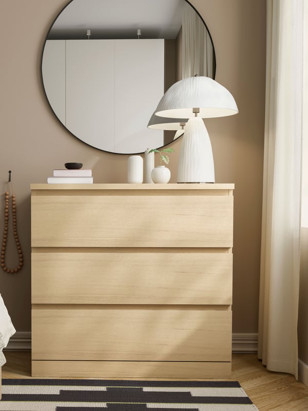 A white moulded paper pulp VINDKRAFT table lamp