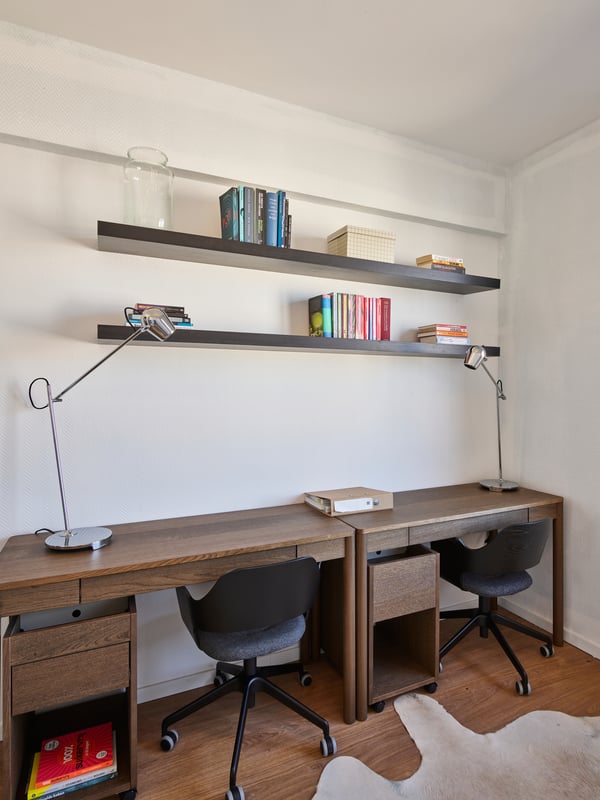 Een verchroomde MODERMOLN werklamp