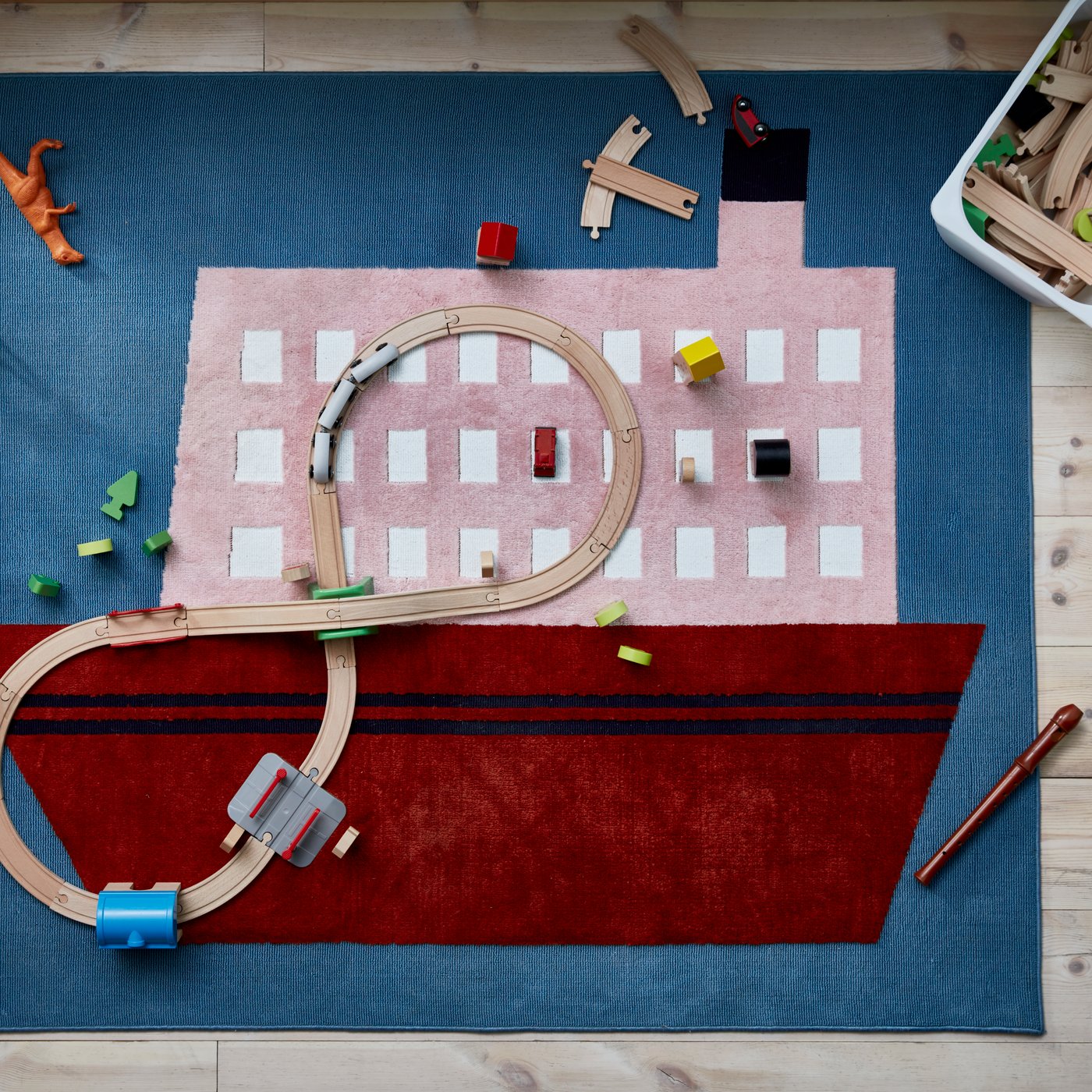 A boats pattern UPPTÅG rug in the childrens room.