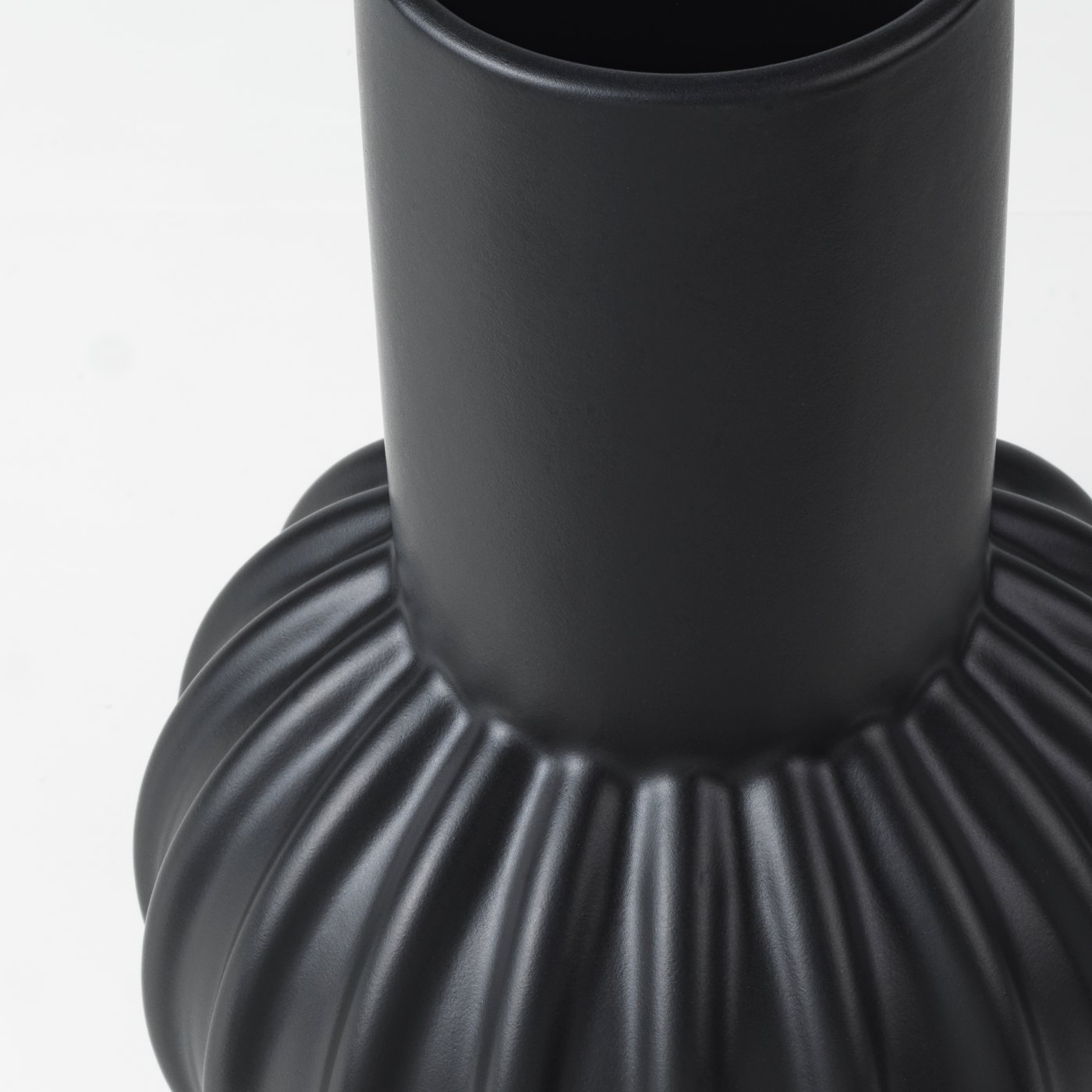 A black SKOGSTUNDRA vase