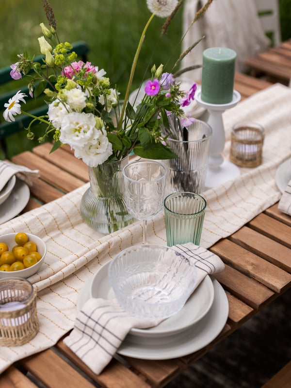 A light grey-beige SANDSKÄDDA deep plate
