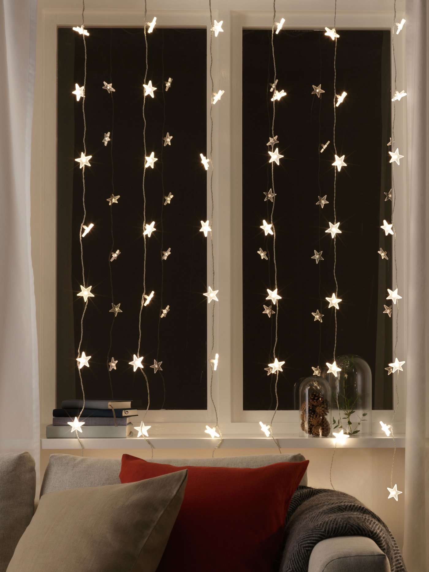 An outdoor star STRÅLA LED lighting curtain with 48 lights