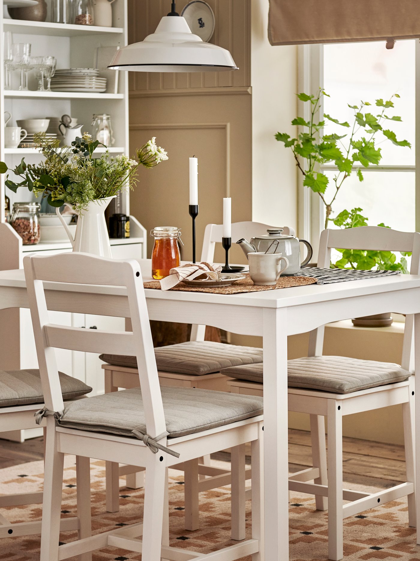 A white/white HAUGA table and 4 chairs