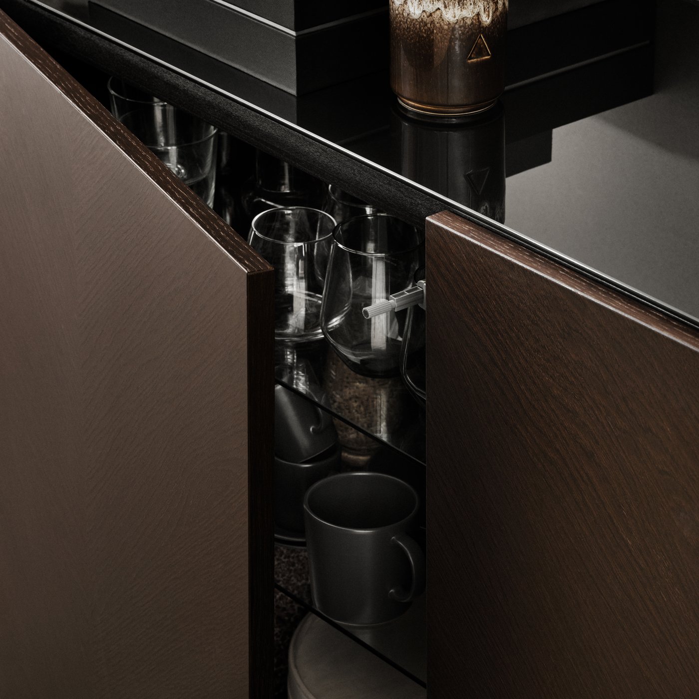 Une porte HEDEVIKEN en placage de chêne teinté brun foncé