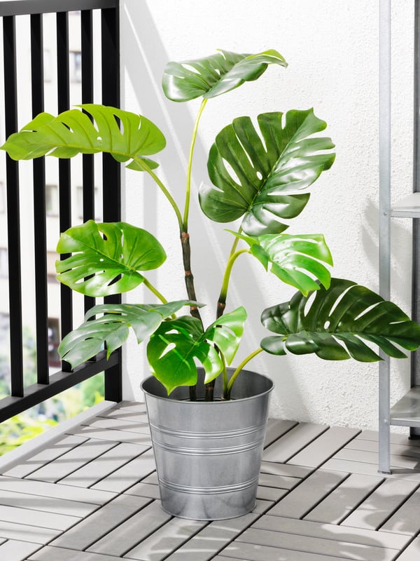 An in/outdoor Monstera FEJKA artificial potted plant