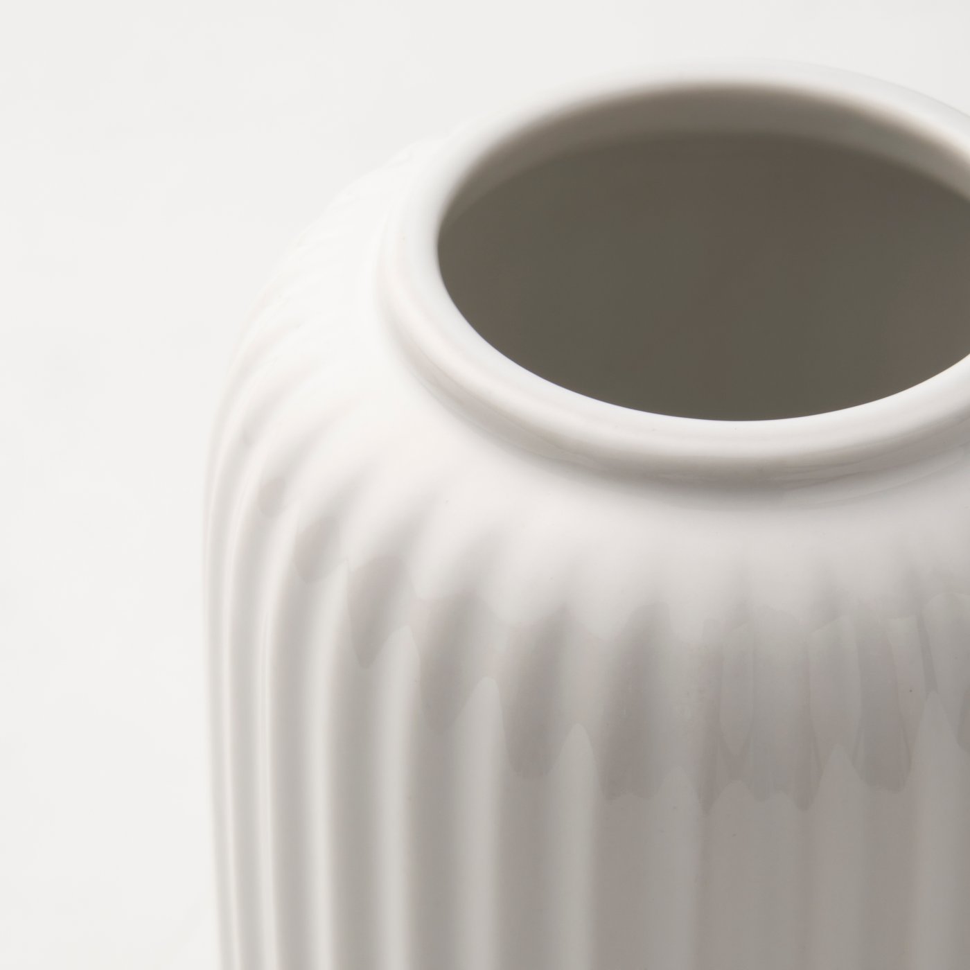 Un vase blanc STILREN