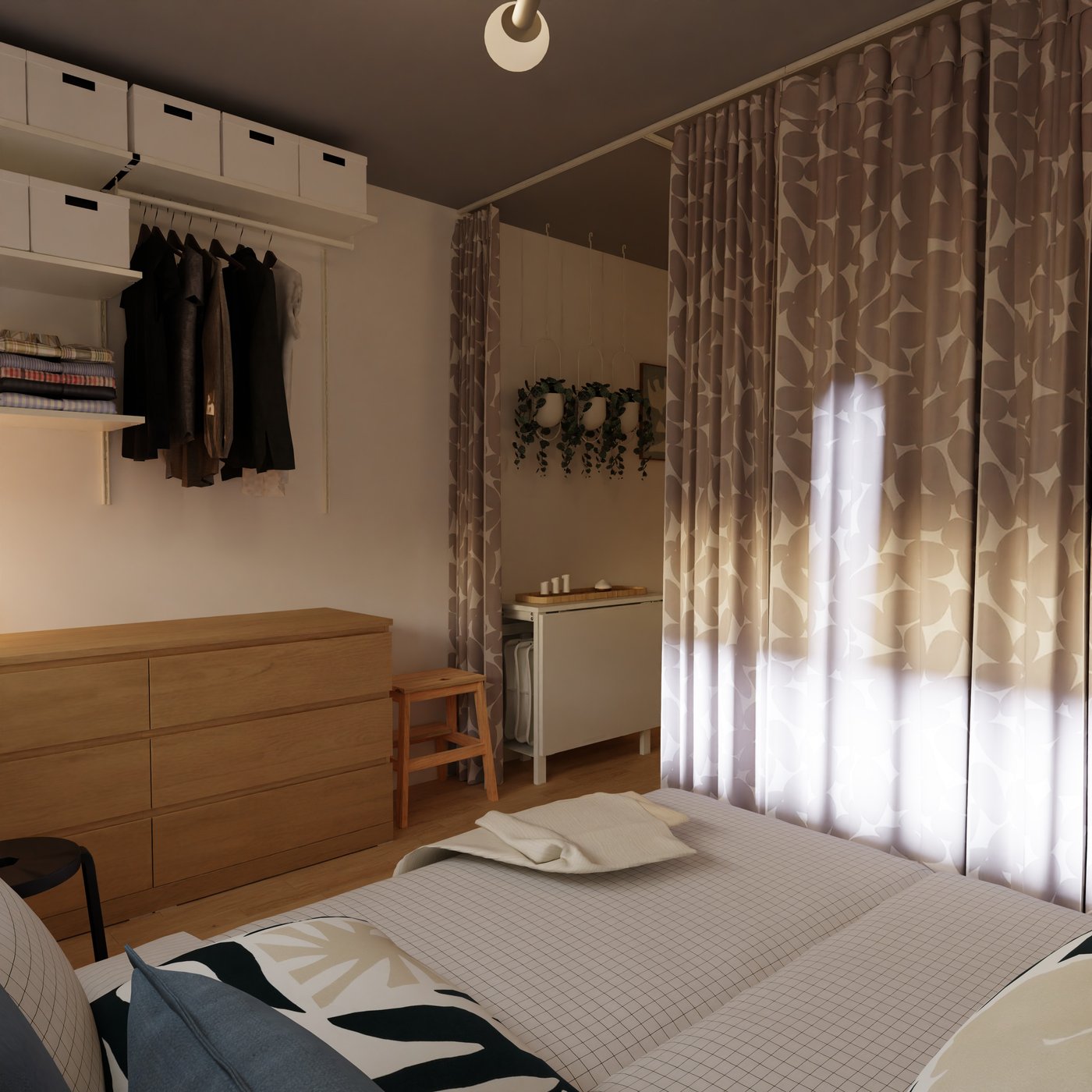 Schubladenkommode, daneben ein Klapptisch mit Stühlen und einem Vorhang zum Abtrennen des Schlafbereiches bei Nacht.