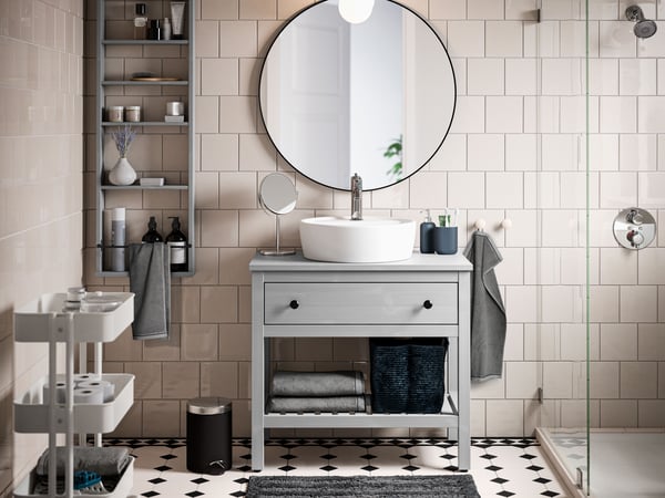 Meuble-lavabo gris HEMNES avec miroir LINDBYN circulaire au-dessus