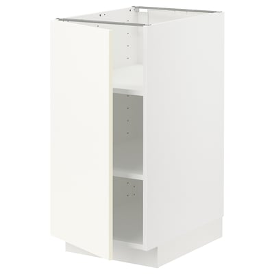 White METOD kitchen cabinet with adjustable shelves.