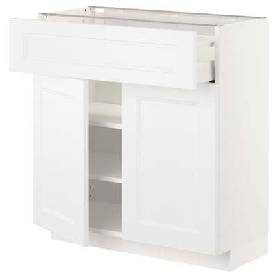 White METOD kitchen cabinet with drawers and shelves.